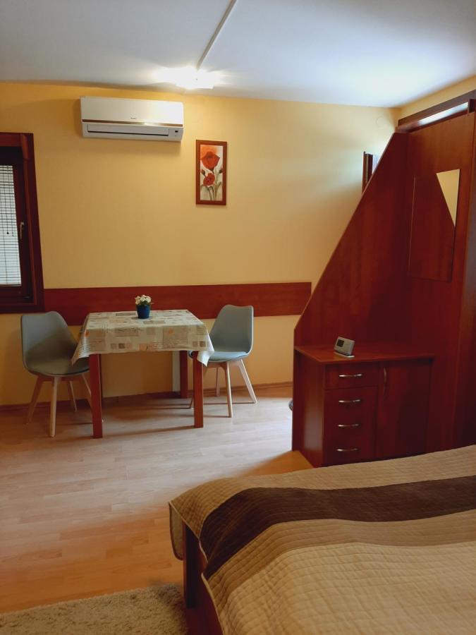 Aqua Apartman Gyula Exterior photo